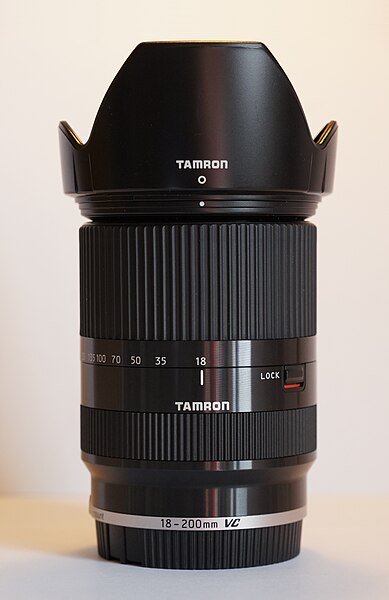 Archivo:Tamron 18-200 E.jpg