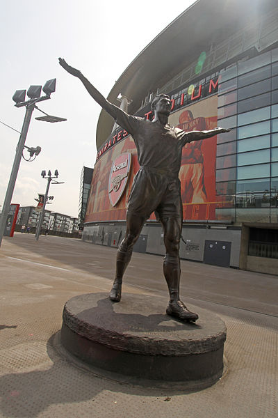 File:Tony Adams Statue.jpg