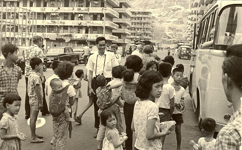 File:Begging in Hong Kong.jpg