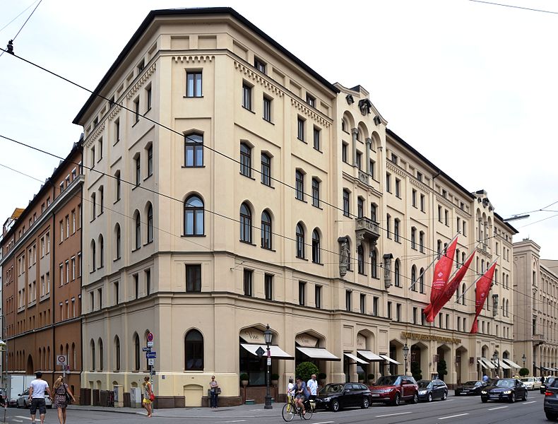 Файл:Hotel Vier Jahreszeiten.jpg