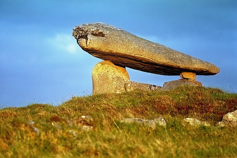 Archivo:KilclooneyDolmen1986.jpg