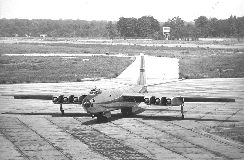 File:Martin XB-48 taxiing.jpg