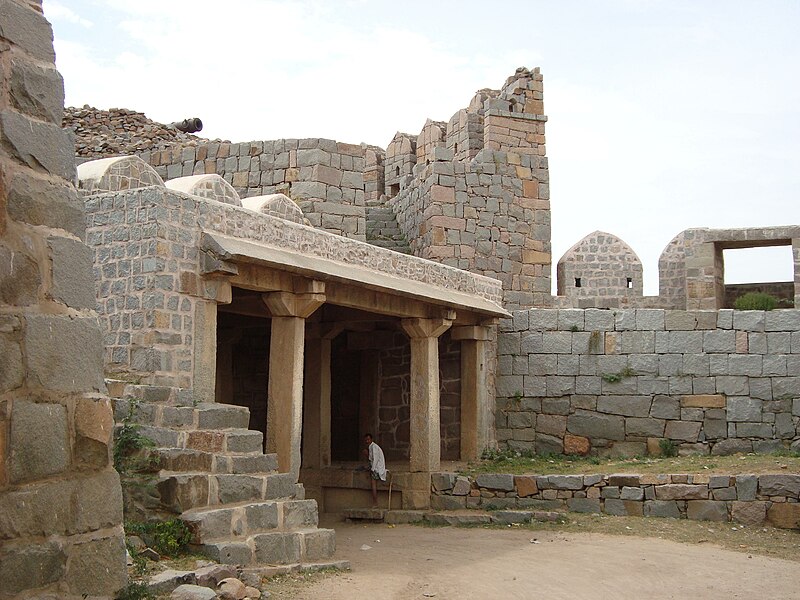 File:Mudgal fort 2.jpg