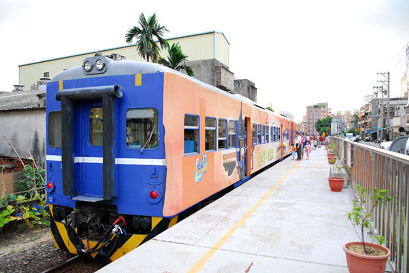 File:Nanshiang Station with DR2510.jpg