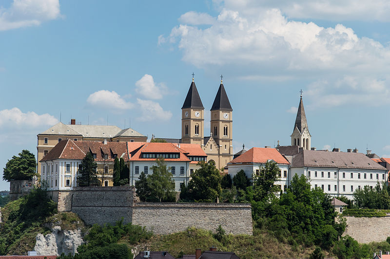 File:Veszprém castle.jpg