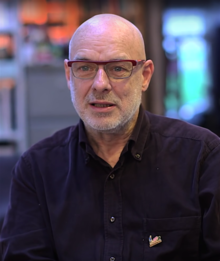 Brian Eno 2015.png