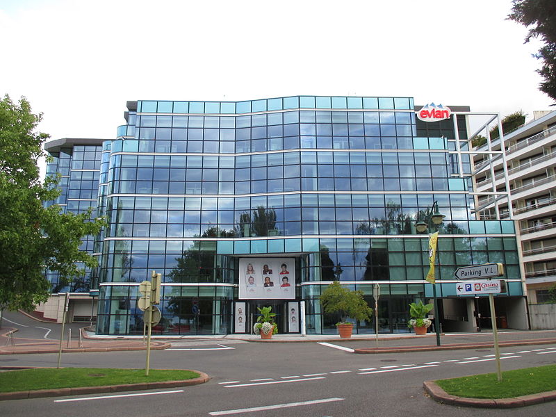 File:Locaux Evian à Evian.JPG