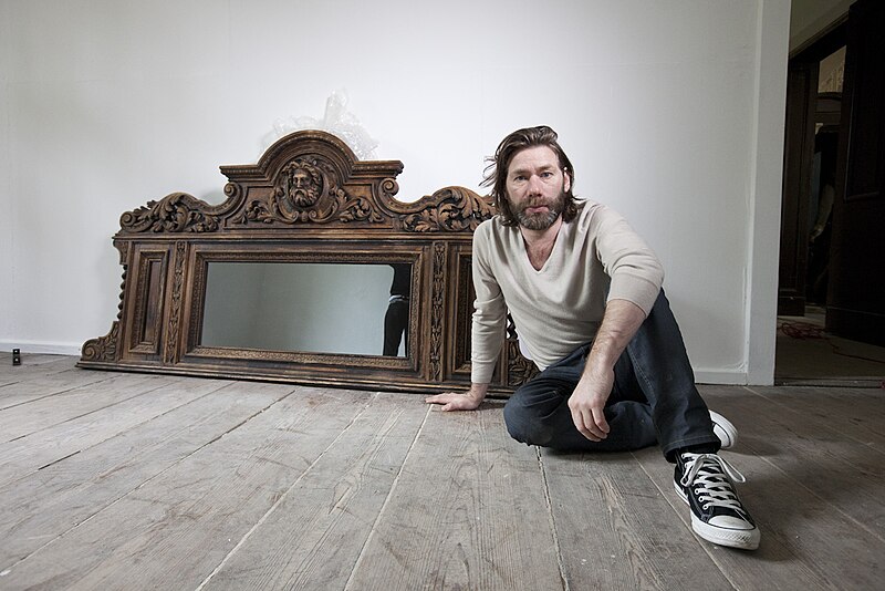 Файл:Mat collishaw.jpg