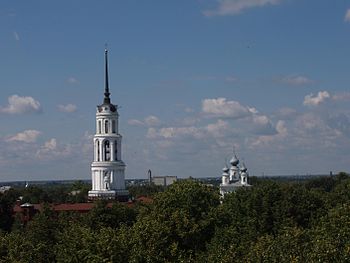 Воскресенский собор с колокольней.