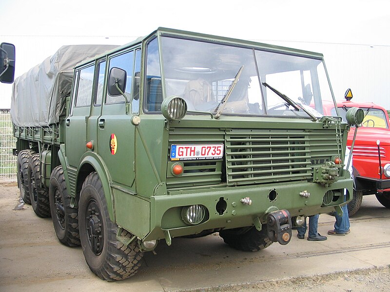 File:T 813 8x8 Armee.jpg