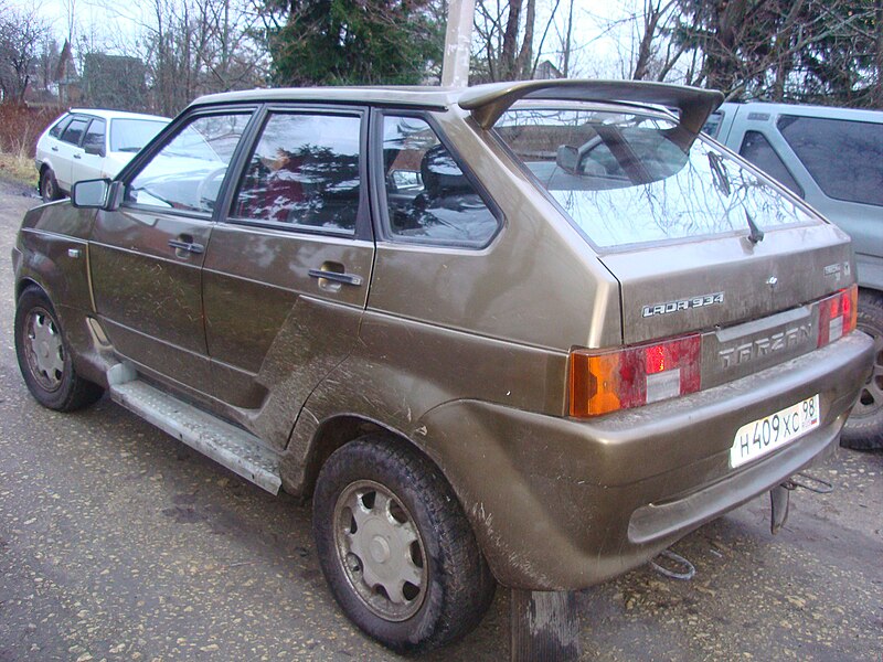 Файл:VAZ-210934 - rear.jpg