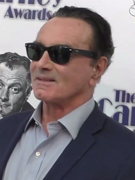 File:Dan Hedaya 2016.png