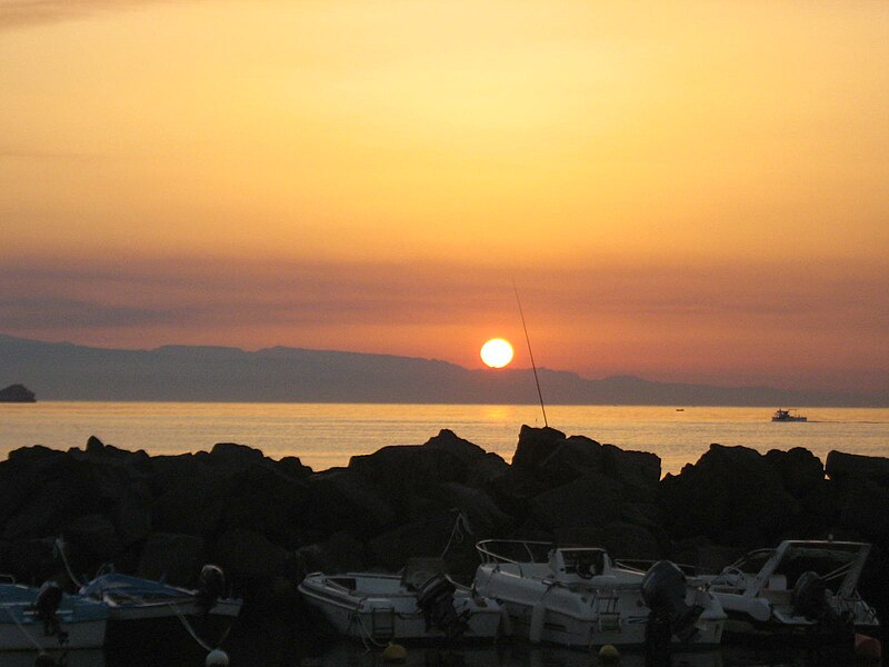 File:Giardini Naxos at sunrise.JPG