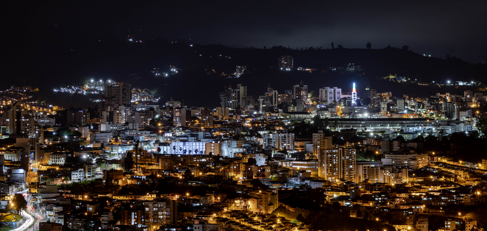 Vista nocturna hacia el oriente de la ciudad