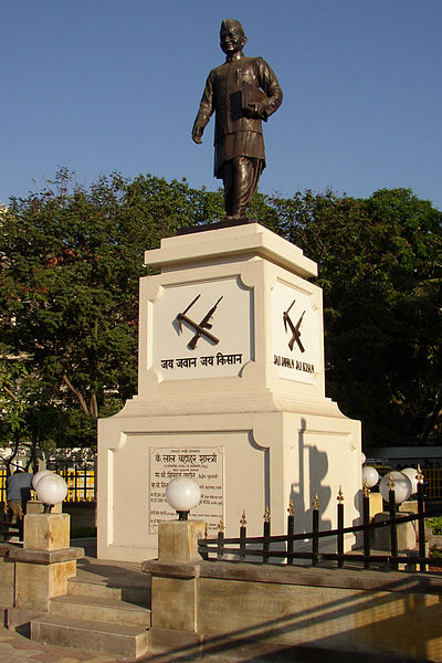 File:Mumbai Shastri statue.jpg