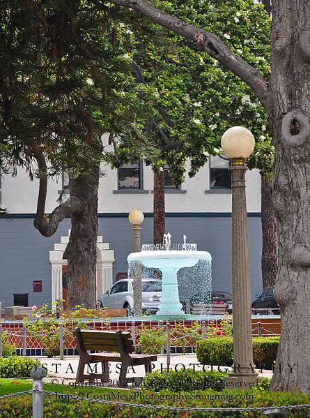 File:Orange Circle Central Fountain-15.jpg