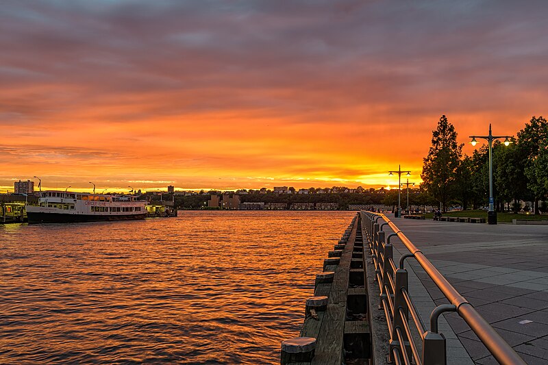 File:Pier 84 Sunset.jpg