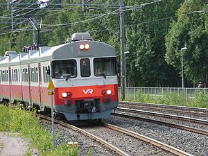 An Sm2 unit arriving at Pitäjänmäki railway station.