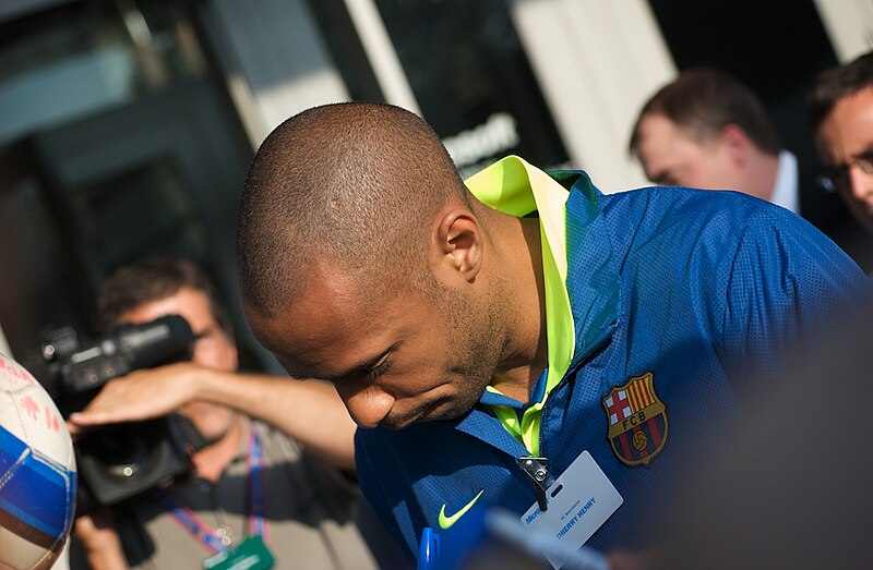 Archivo:Thierry Henry sign.jpg