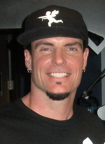 Файл:Vanilla Ice 2010 (cropped).jpg