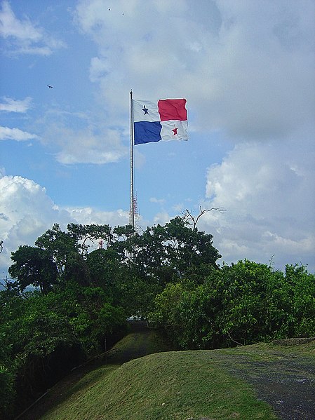 Archivo:Cerro ancon bandera.jpg