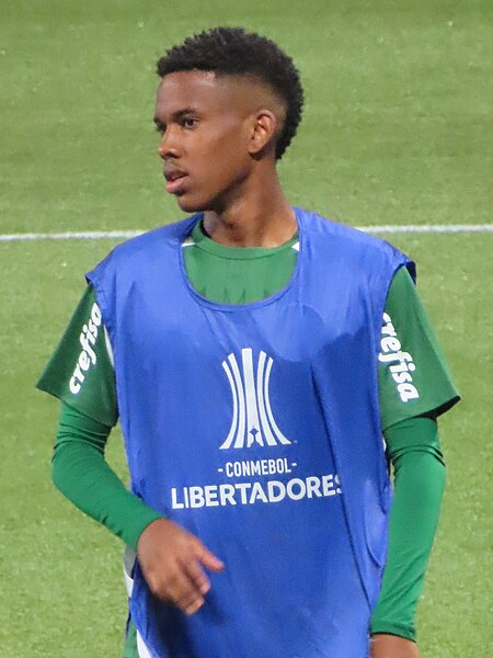 File:Estevao-Palmeiras-Liverpool-abr24 (cropped).jpg