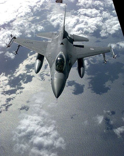 Archivo:F16A FAP refuel KC-10.jpg