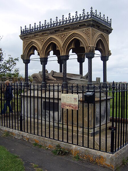 File:Grace Darling monument, Bamburgh.jpg