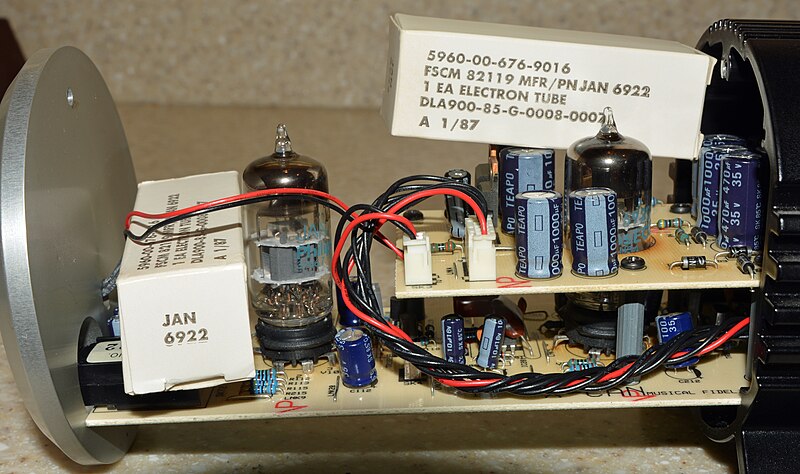 File:Headphone amp 6922.jpg