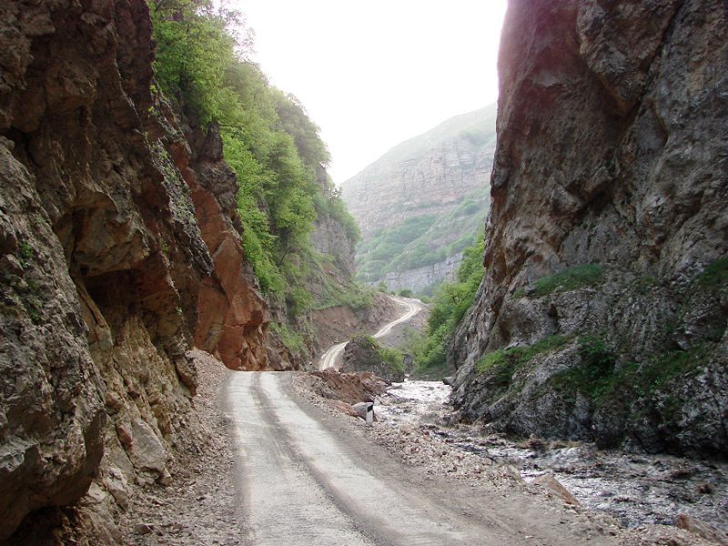 Файл:Khinaliq road.jpg