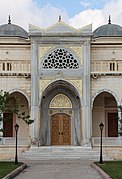 Una puerta de la mezquita