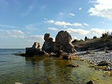 St-Olofsholm-Gotland-raukar1.jpg