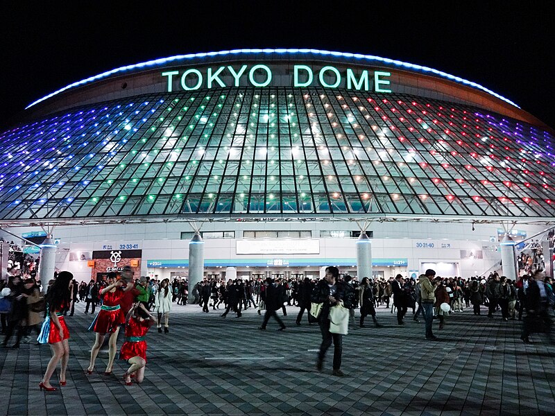 Archivo:Tokyo Dome side view.jpg