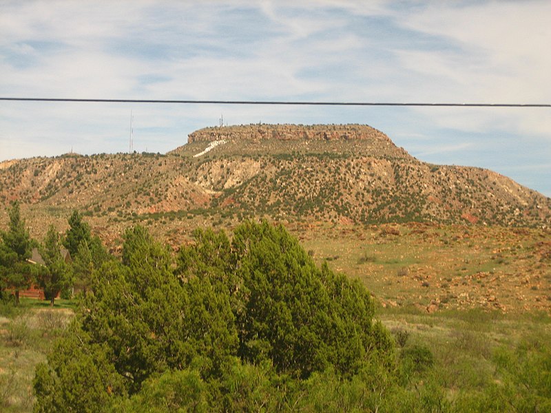 Файл:Tucumcari Mountain.jpg