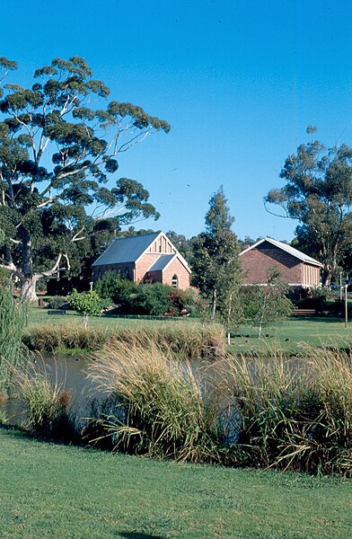 File:1991 ILBoersma MinnawarraPark.jpg