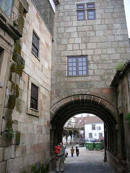 File:Castelo Branco-Arco do Bispo-CCBYSa.jpg