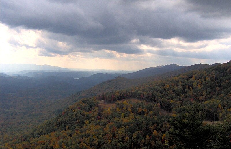 File:Chilhowee-mountain-west.jpg