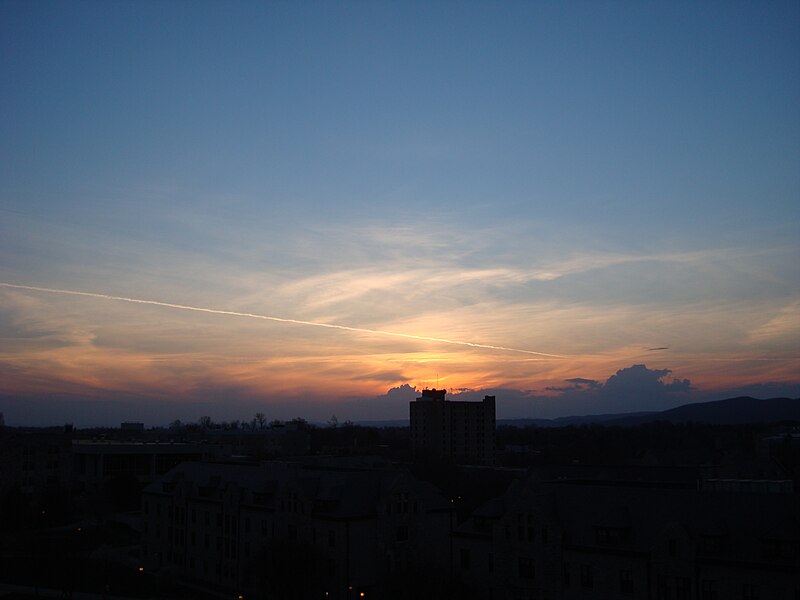 File:Contrail Virginia South-West.JPG