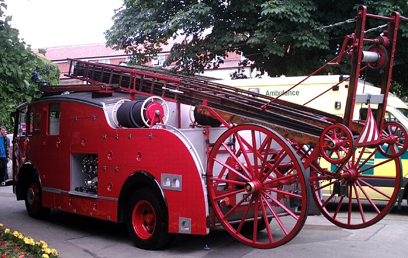 File:Dennis1951FireTender.jpg