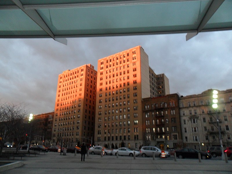 File:Eastern Parkway apts.JPG