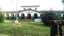 La escuela Mariano Moreno fue la primera que se construyo en Puerto Iguazú, se fundo en 1935, con la administración de parques Nacionales para que estudiaran los hijos de su personal. En su comienzo se denomino Escuela Nacional n° 235, y en 1942 se inauguro el edificio actual con el nombre de escuela de frontera N° 615 Mariano Moreno. Se trata de un edificio construido por el arquitecto Alejandro Bustillo . En el año 2009 fue declarado patrimonio histórico y cultural de Puerto Iguazú