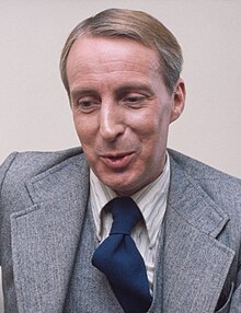 Ian Richardson (cropped).jpg