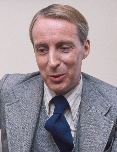 File:Ian Richardson (cropped).jpg