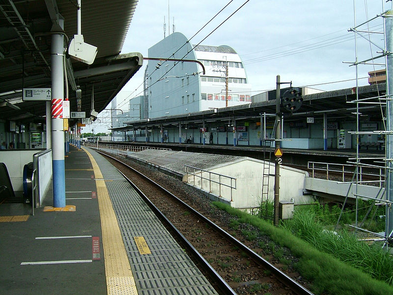 File:JREast-Musashino-line-Yoshikawa-station-platform.jpg