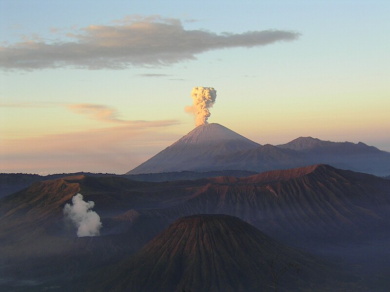 File:Mahameru-volcano.jpg