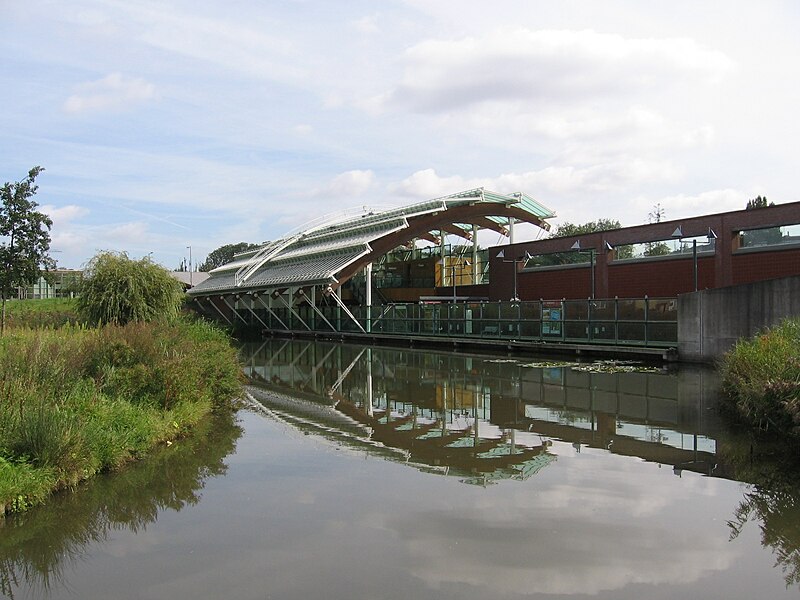 File:Metrostation Troelstralaan.jpg