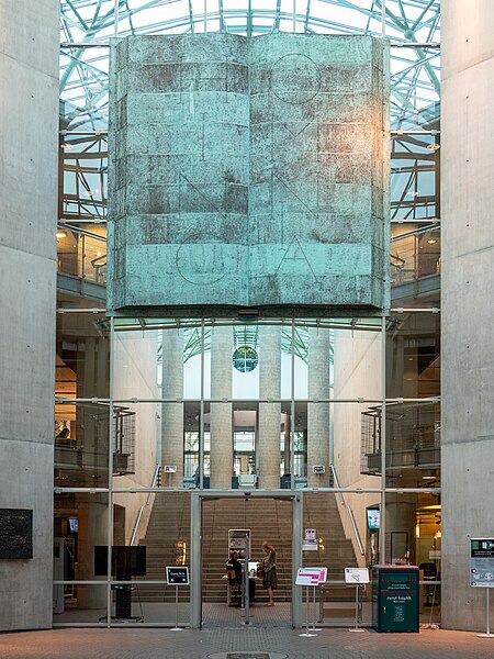 File:Warsaw University library (22572).jpg