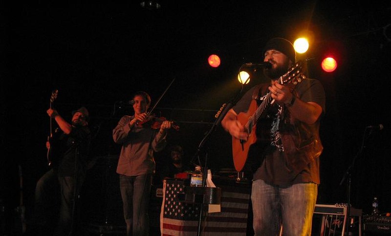 Файл:Zac Brown Band live.jpg