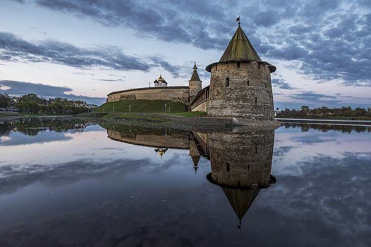 Плоская башня Псковского кремля