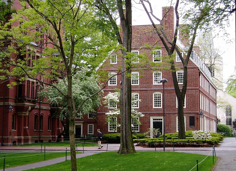 Файл:Harvard University Massachusetts Hall.jpg